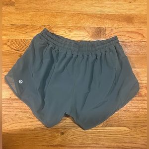 Lululemon Hotty Hot Short II 4" Inseam Dark Forest Size 8 TALL